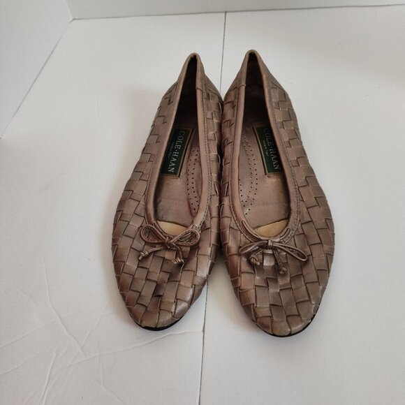 Ladies SZ 6-1/2B Vintage Cole Haan Pewter Flats - Picture 1 of 4